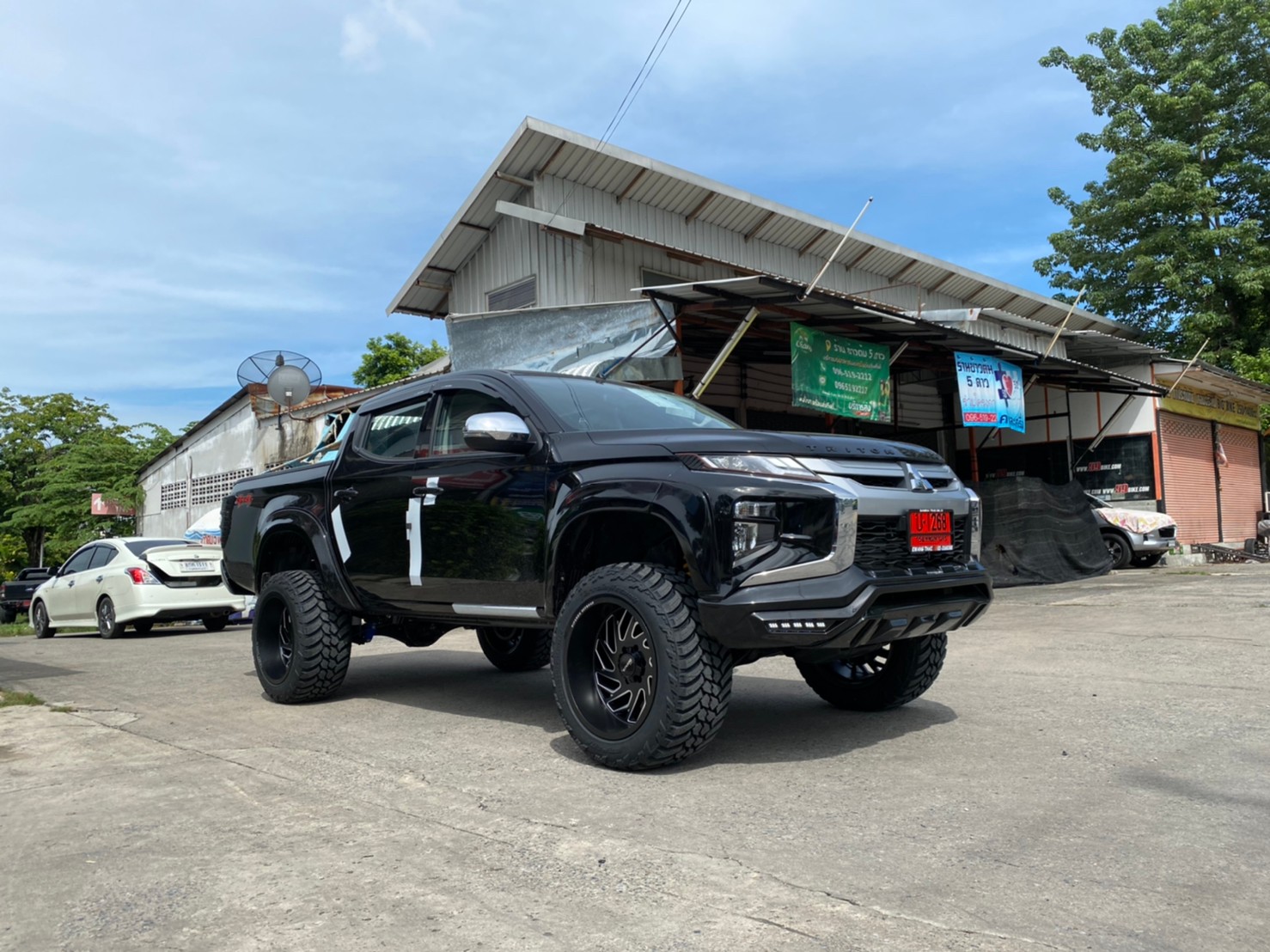 TRITON ป้ายแดงจัดทรงเมกาที่ STEP9