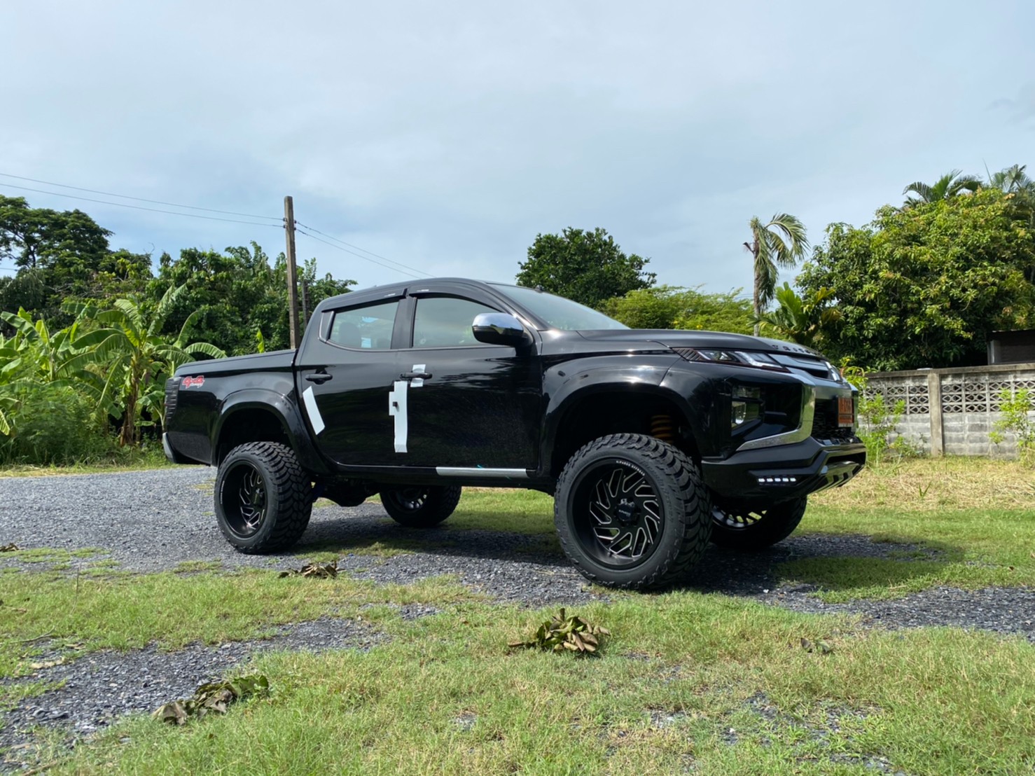 TRITON ป้ายแดงจัดทรงเมกาที่ STEP9