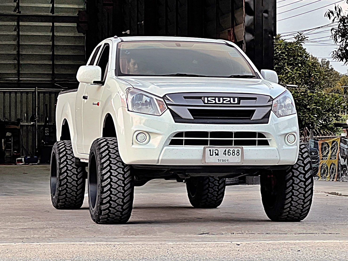 D-MAX ตัวเตี้ย ทำให้เป็นตัวสูง ทรงเมกา
