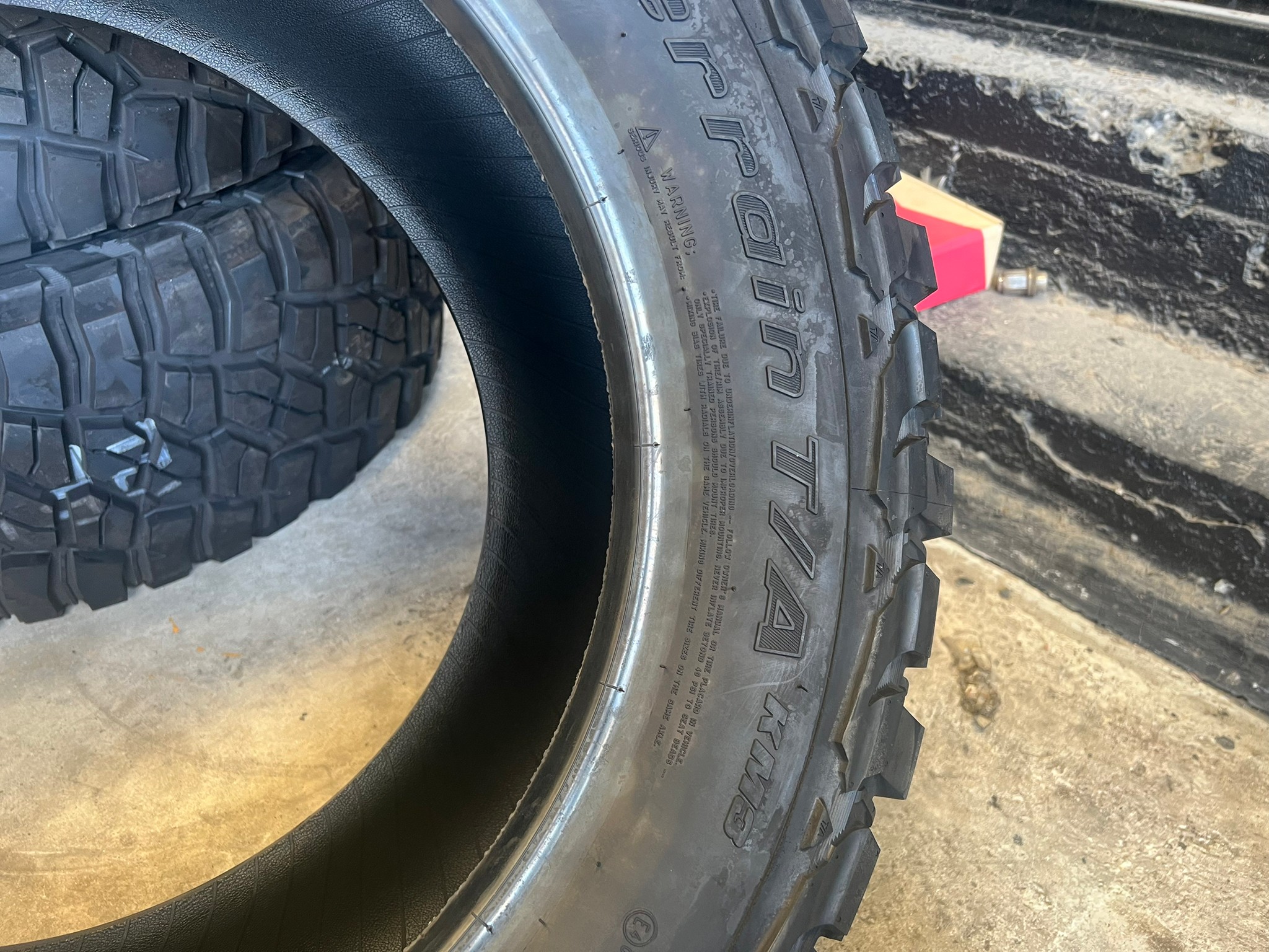 BF 305/55-20 KM3 USA ราคาถูกที่step9