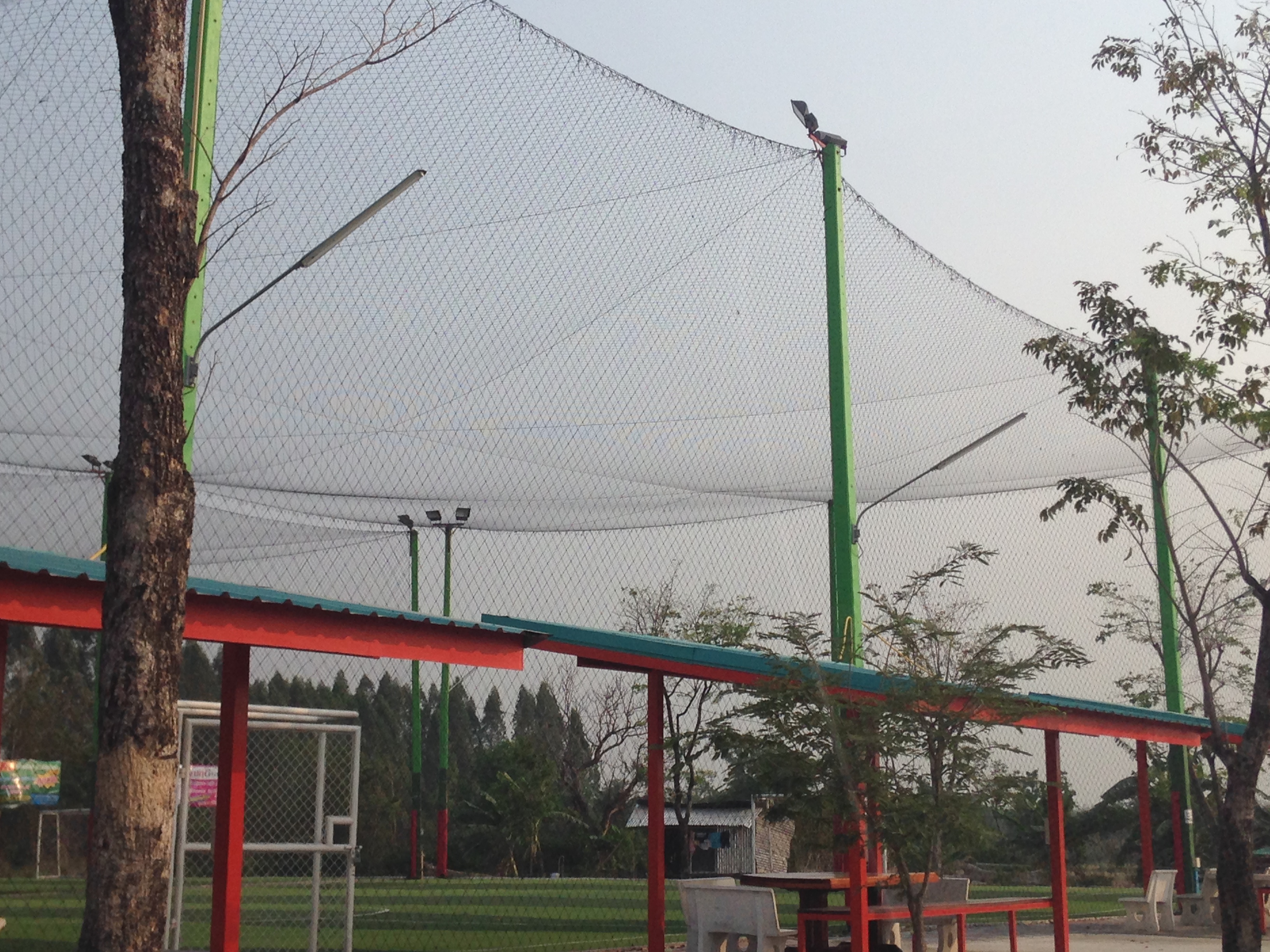 รับติดตั้งซ่อมแซมตาข่ายกั้นสนามฟุตบอล