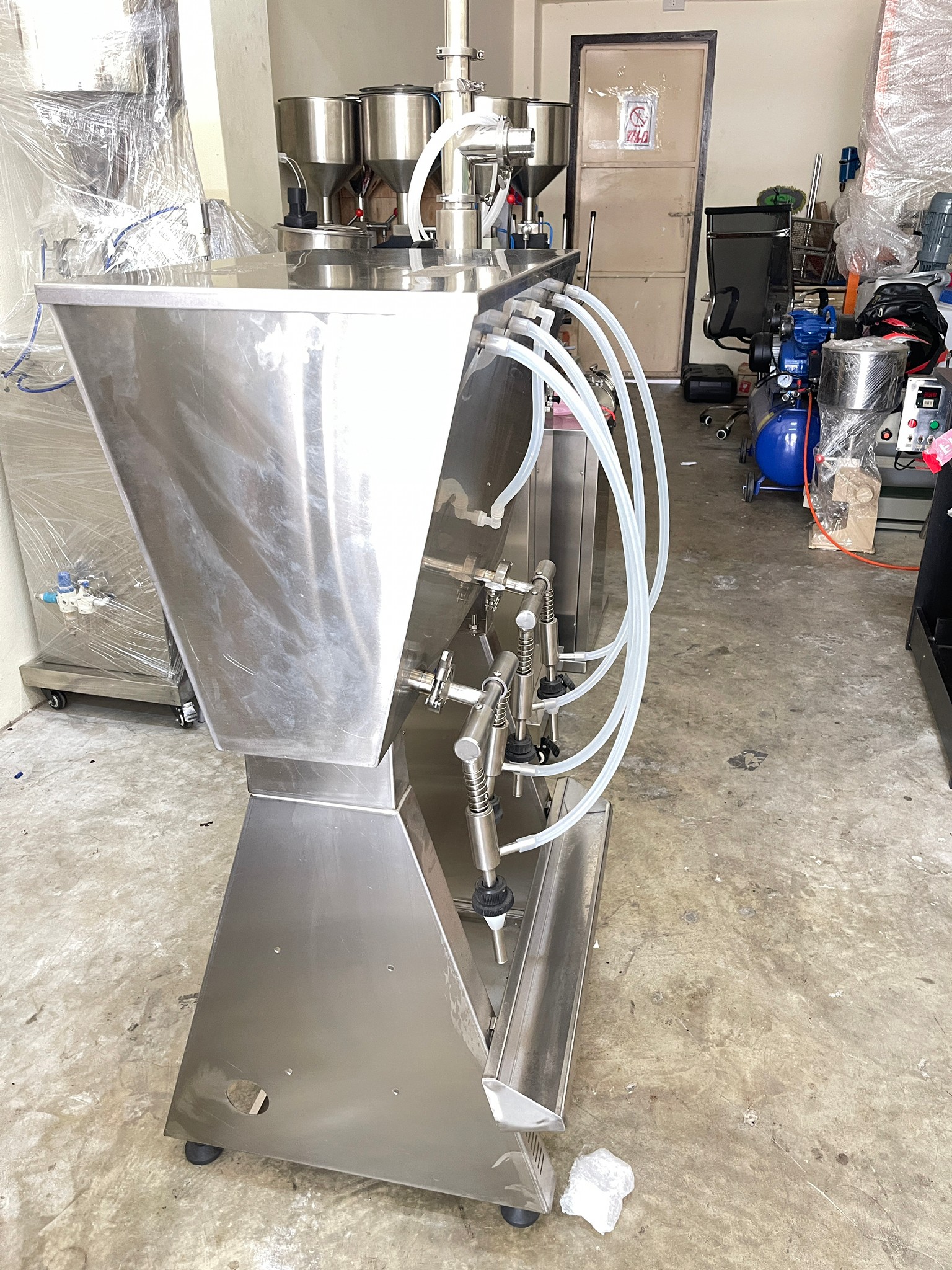 17173 เครื่องบรรจุเหล้า สุรา น้ำ/ซอส/น้ำส้มสายชู/น้ำมันสำหรับบริโภค HY0407