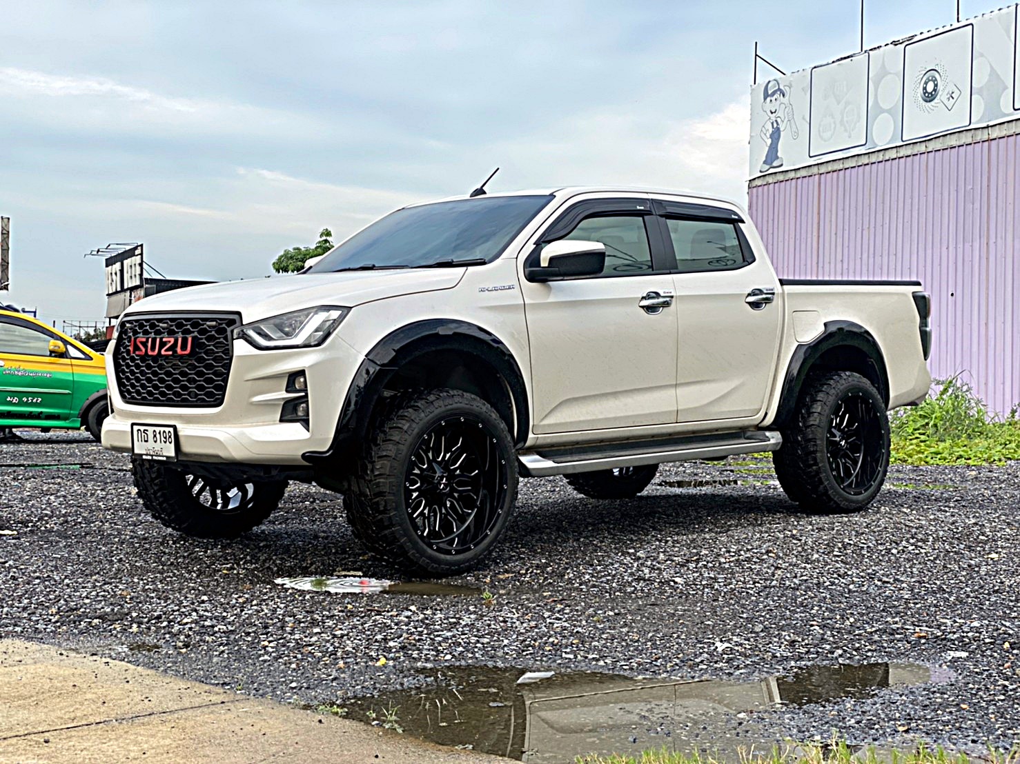 D-MAX ทรงเมกา มาไกลจากปราจีนบุรี
