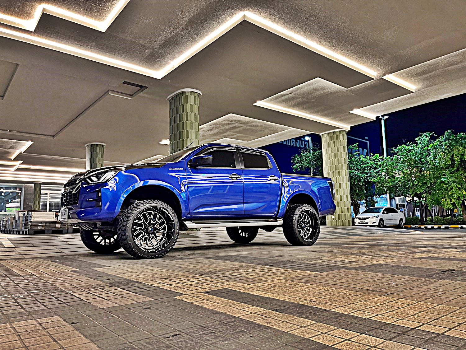 D-MAX ทรงเมกา ล้อ FORCE