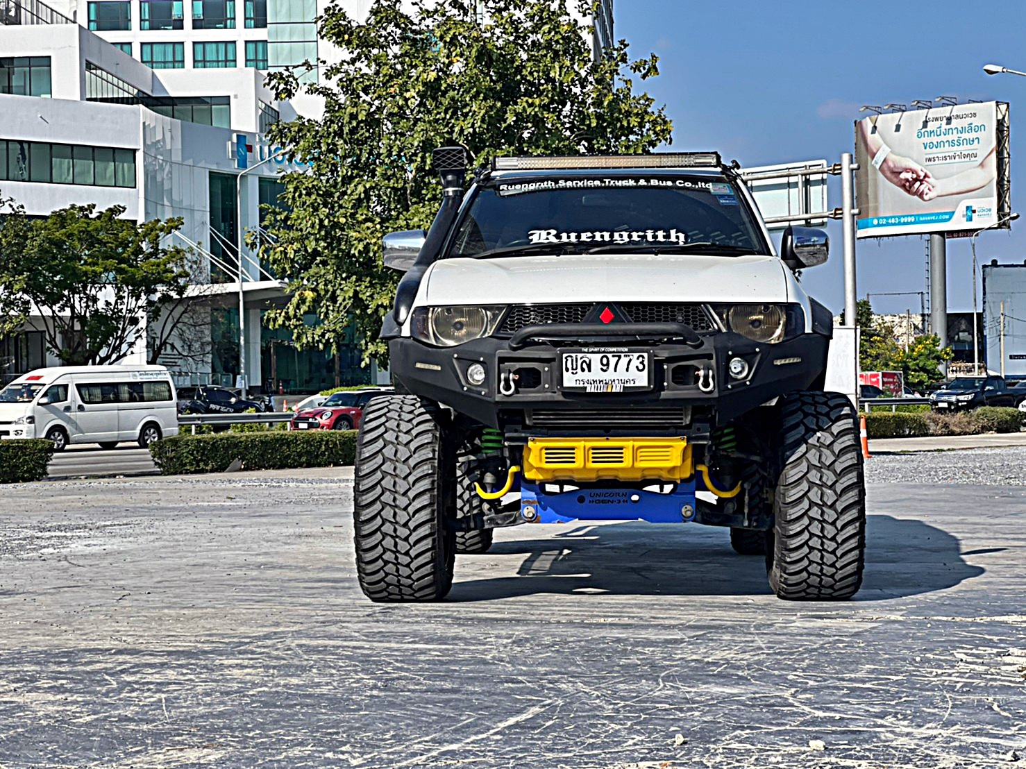 TRITON ทรงเมกา ที่ STEP9