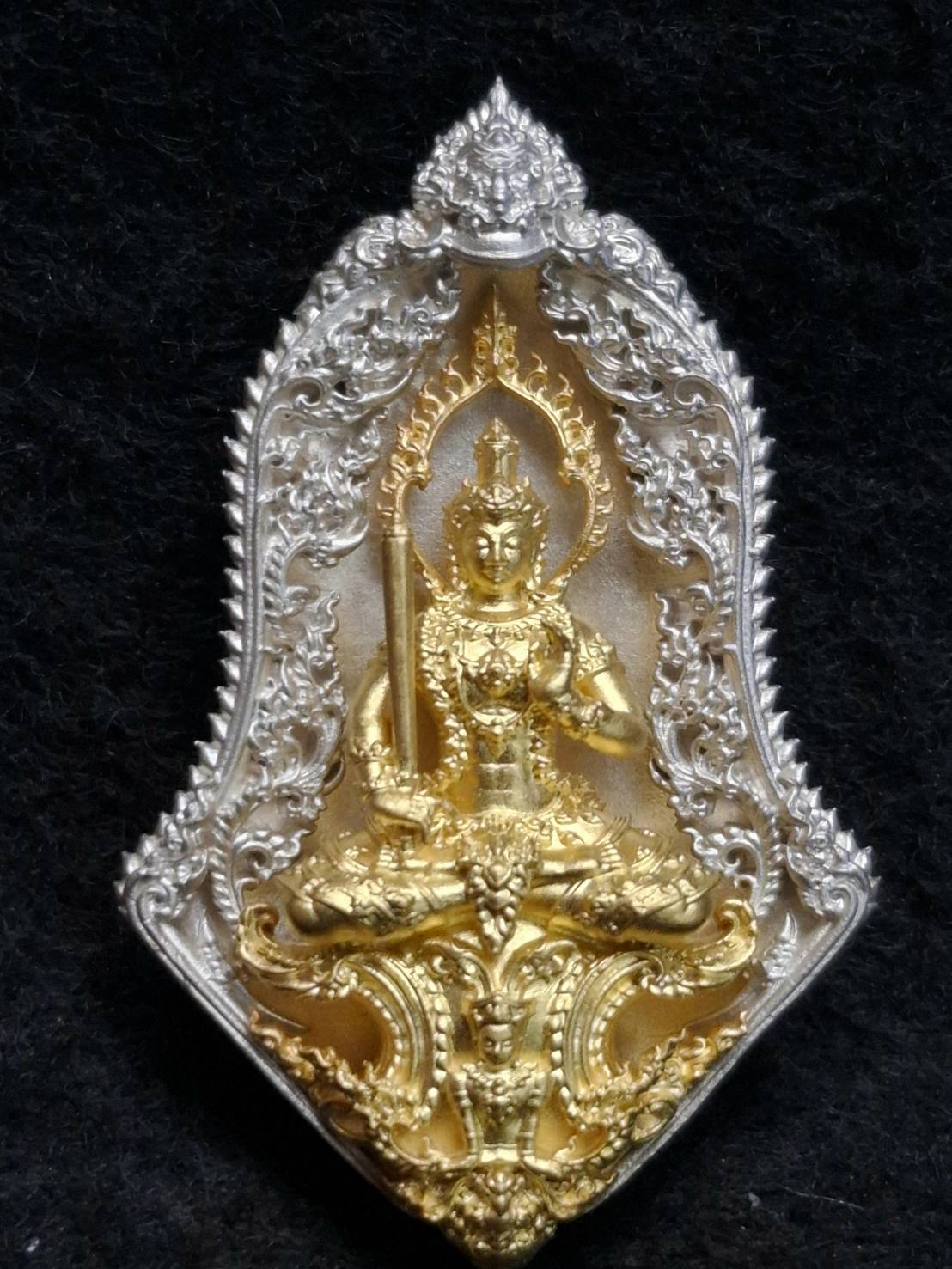เหรียญทรงจำปี พระไพศรพณ์ ท้าวเวสสุวรรณ รุ่นประทานพร พระครูโสภิตวิริยาภรณ์ (หลวงพ่ออิฏฐ์ ภทฺทจาโร) วัดจุฬามณี