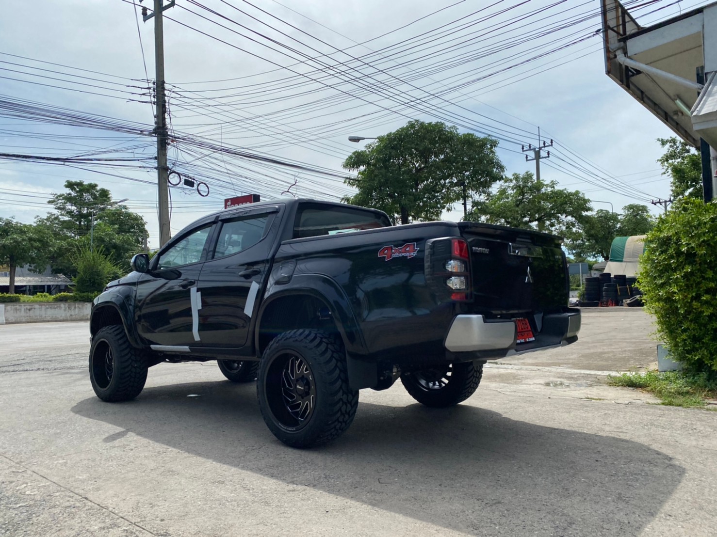 TRITON ป้ายแดงจัดทรงเมกาที่ STEP9