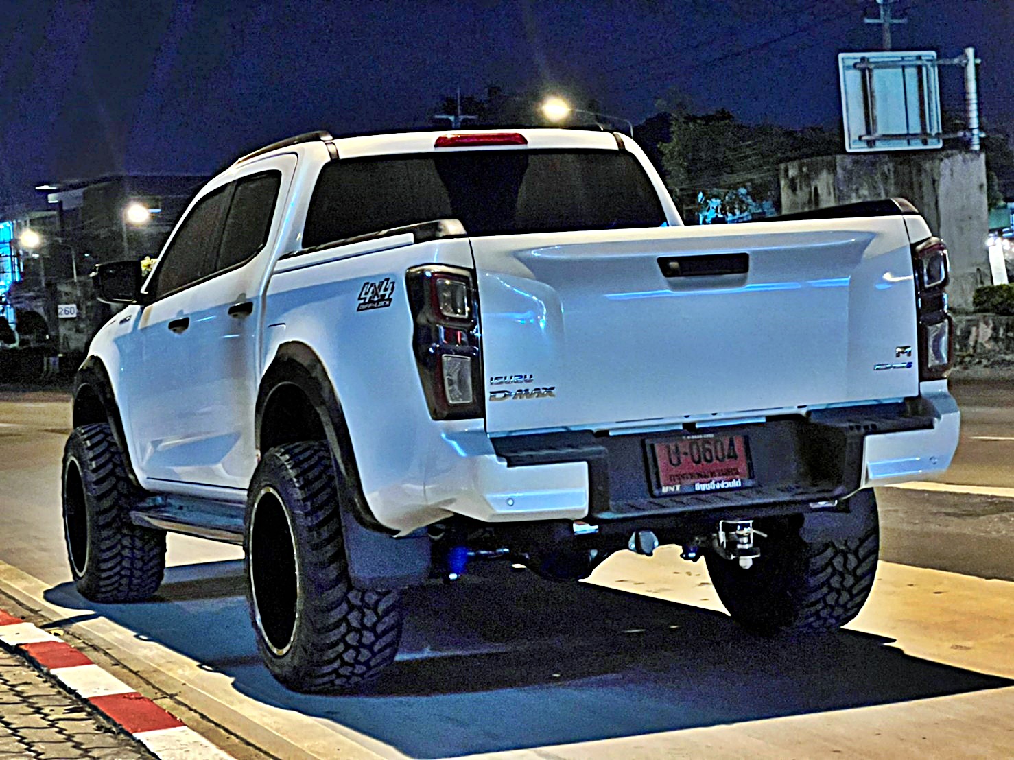 D-MAX ทรงเมกา คันนี้จาก นครปฐม