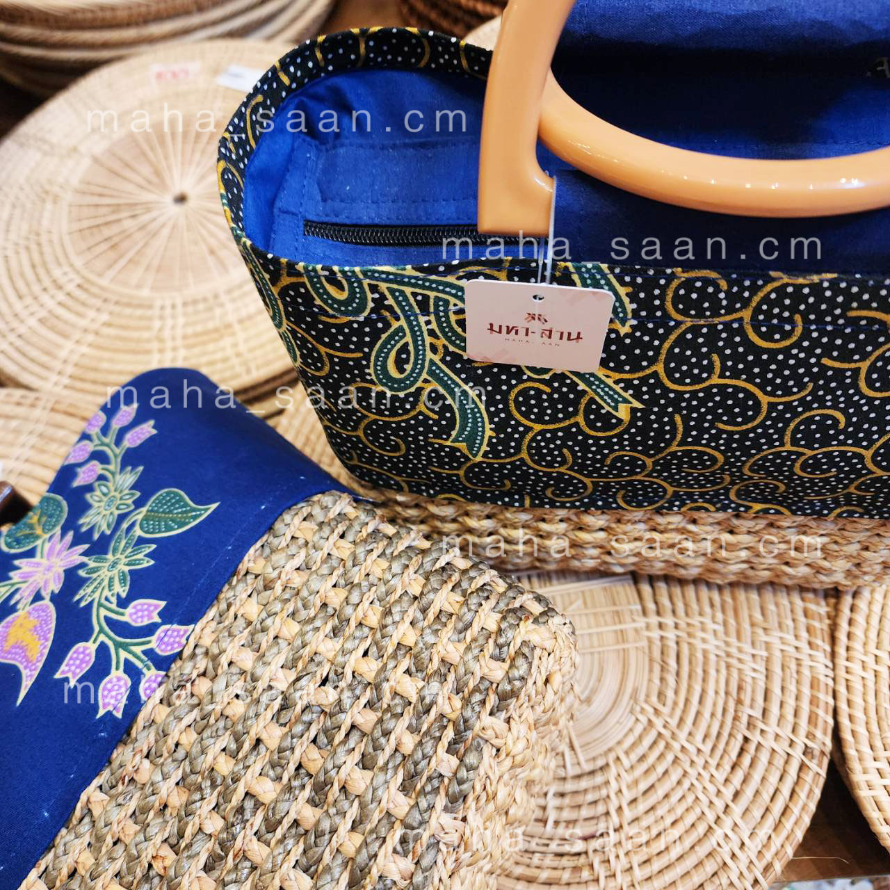กระเป๋าผักตบชวาสาน หูหิ้วพลาสติก คล้องแขน แต่งผ้า ถือออกงาน แบบซิป ❄