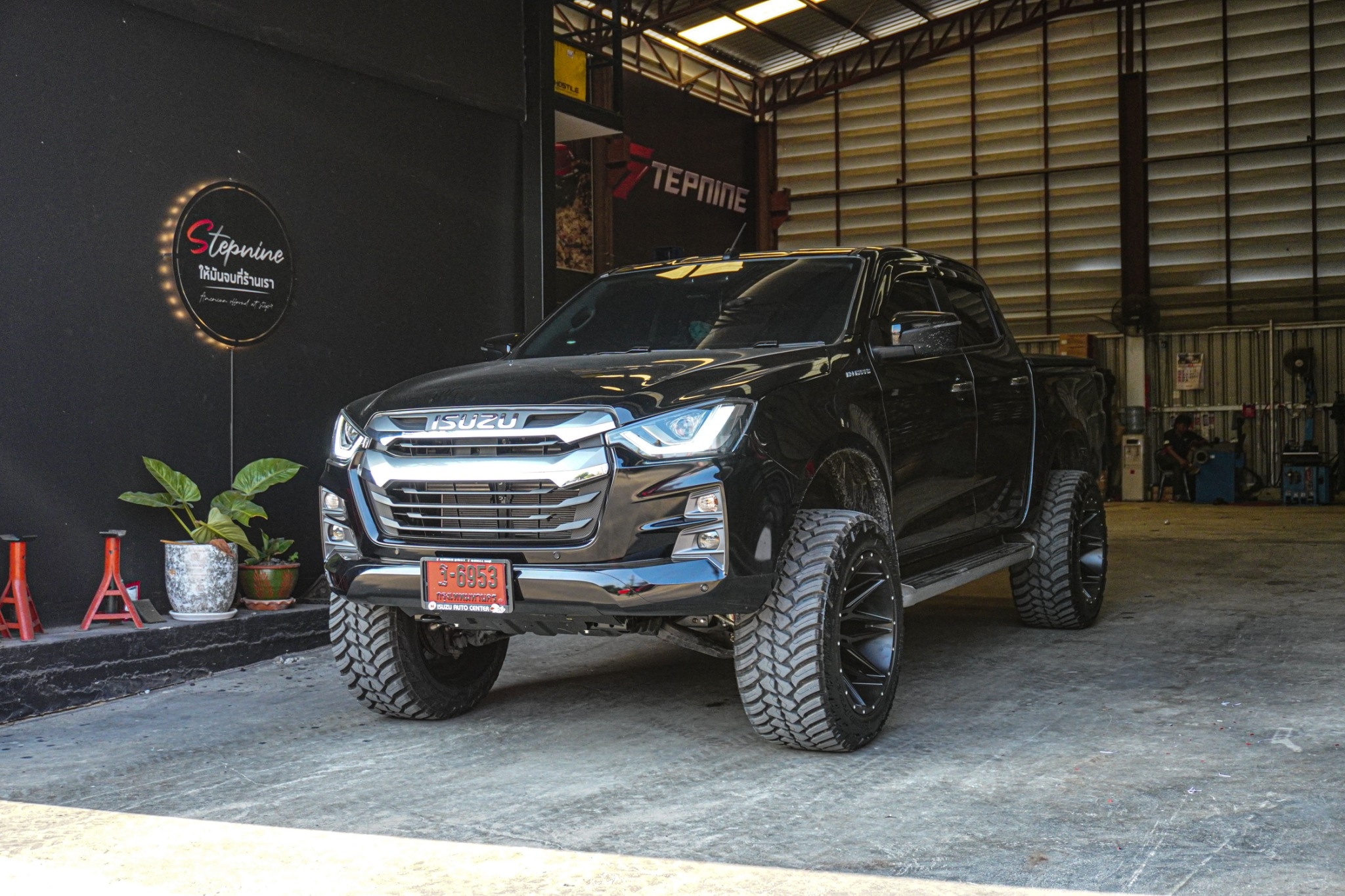 ISUZU V-CROSS แต่งทรงเมกาที่ STEP9