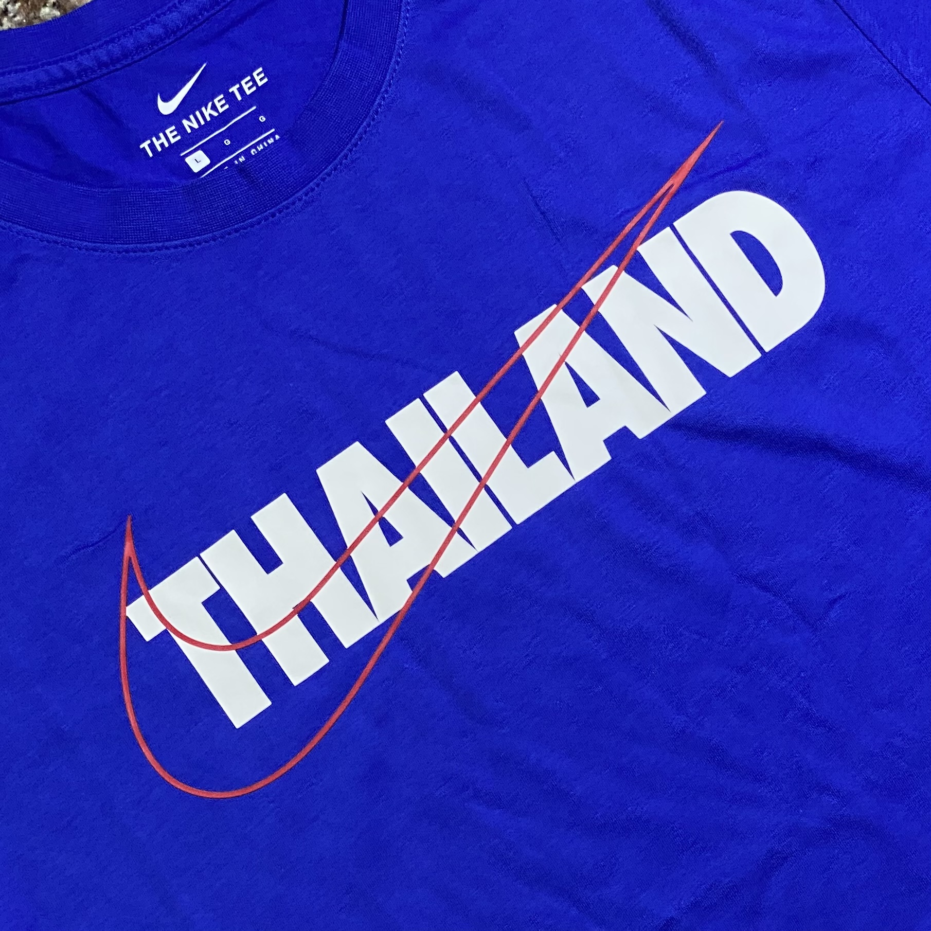 เสื้อ Nike X Thailand Graphic Sportswear Tee (L)