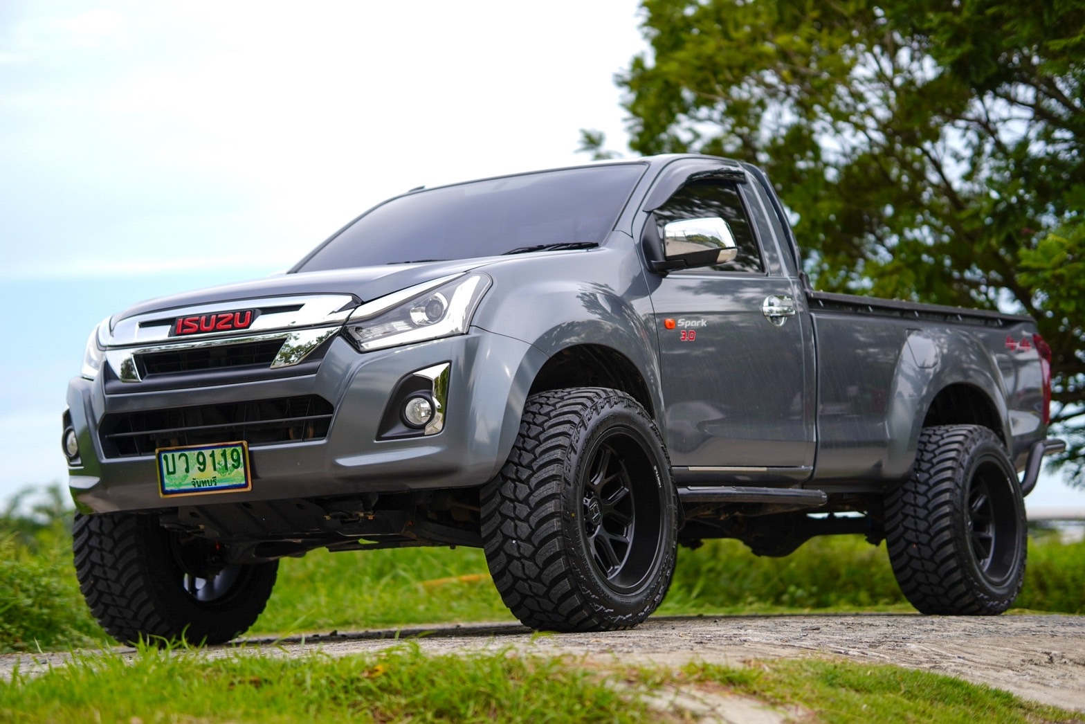 D-MAX หัวเดียว จันทบุรี งบ2แสน แต่งทรงเมกาที่ STEP9