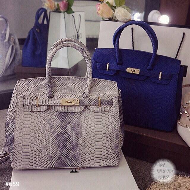 กระเป๋าถือลายงู