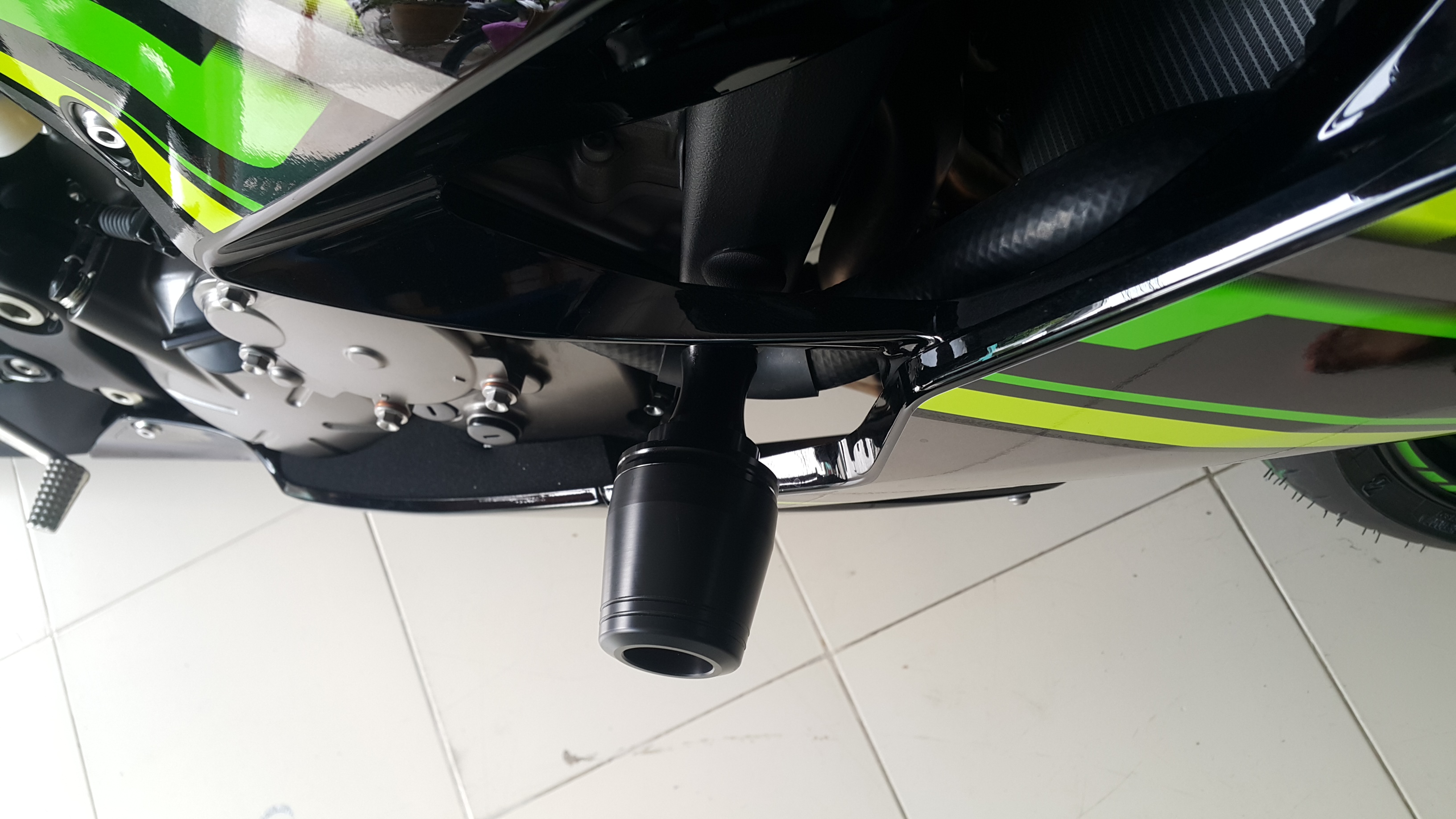 กันล้มข้าง ZX6R แบร์นMothracing สีดำ