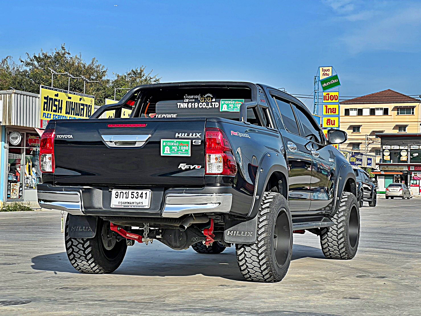 TOYOTA REVO แต่งทรงเมกาที่ STEP9