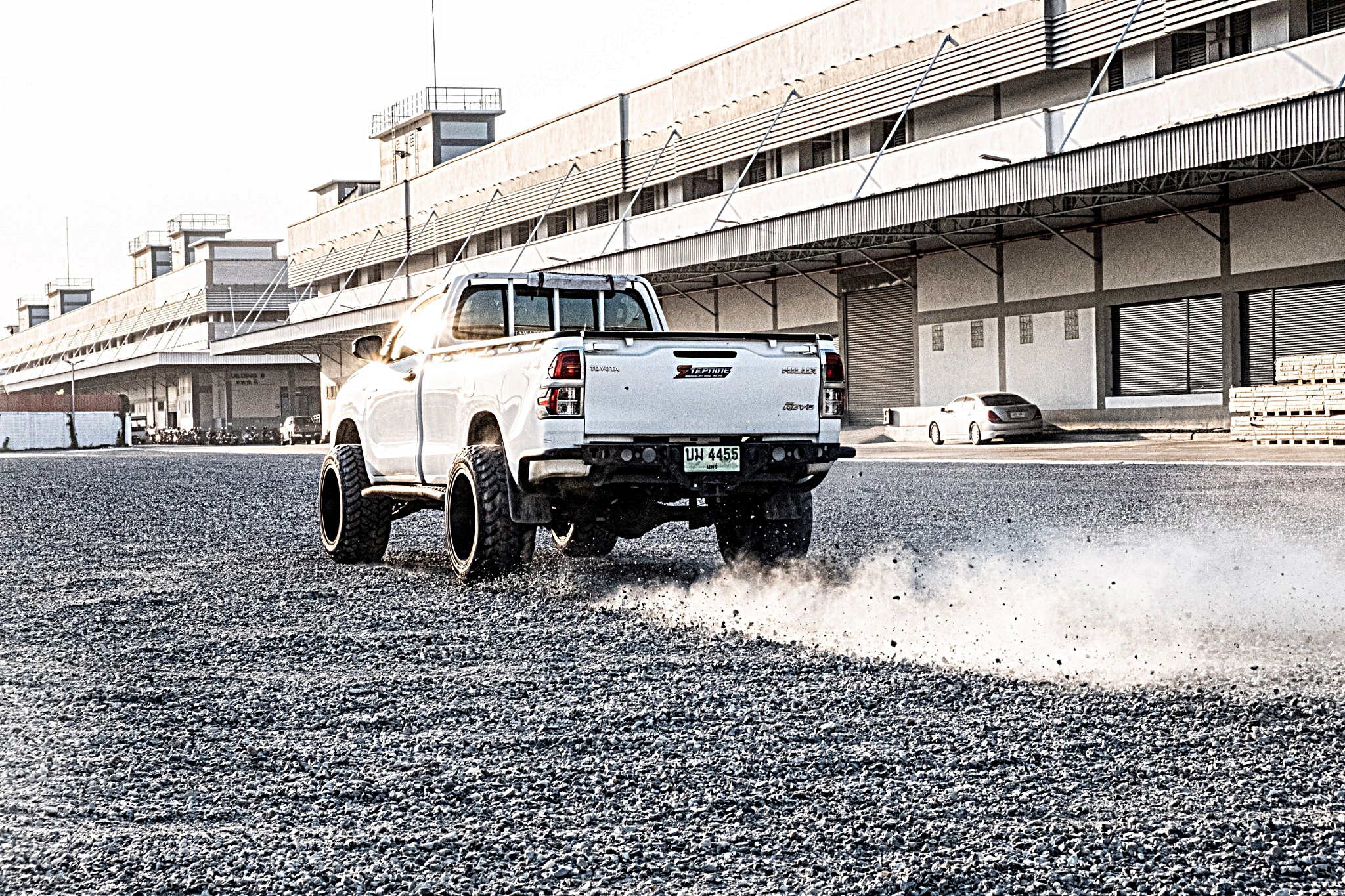 REVO หัวเดียว จองคิวจากแพร่ ทำทรงเมกาที่ STEP9