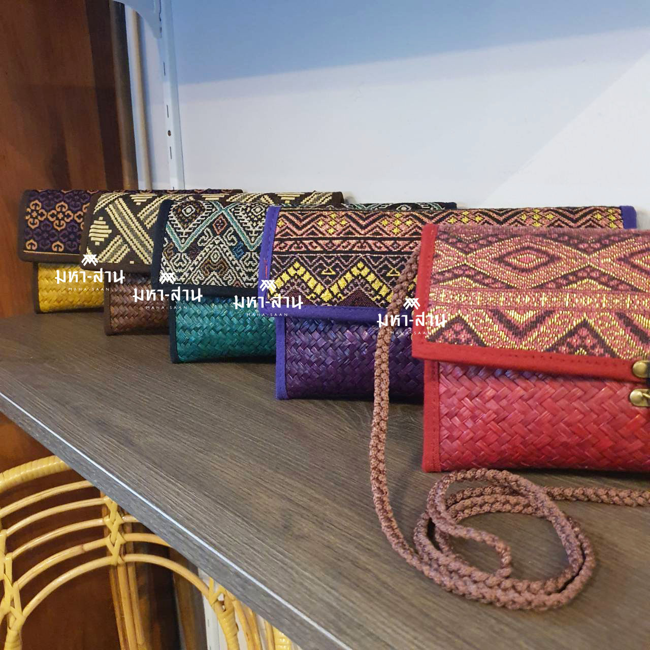 กระเป๋ากระจูด สะพายข้าง แต่งผ้าไทย คละสีทักแชท❣