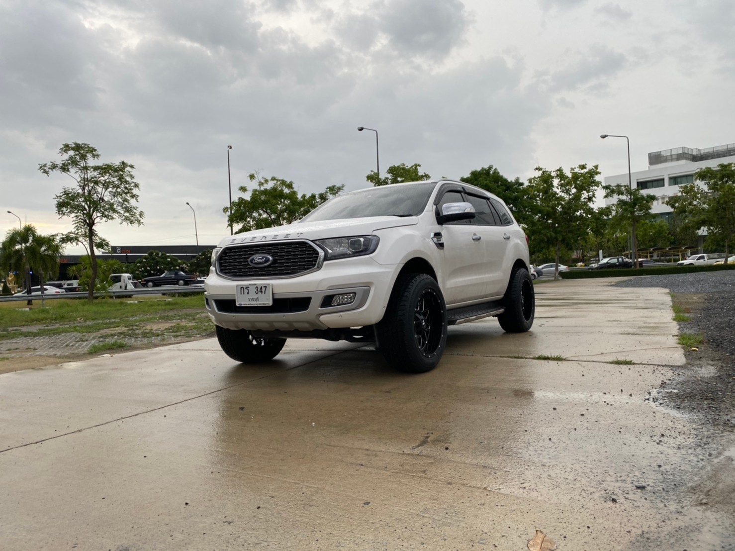 FORD EVEREST แบบไม่ยก