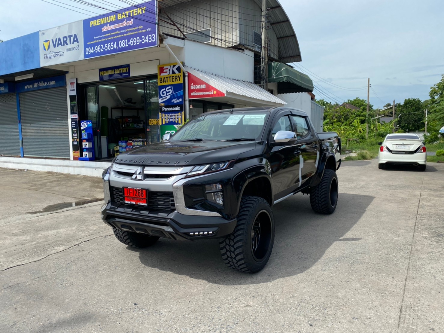 TRITON ป้ายแดงจัดทรงเมกาที่ STEP9