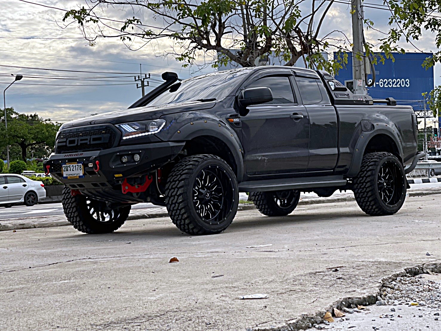 FORD RANGER จัดทรงเมกา ขอบ22 ที่ STEP9