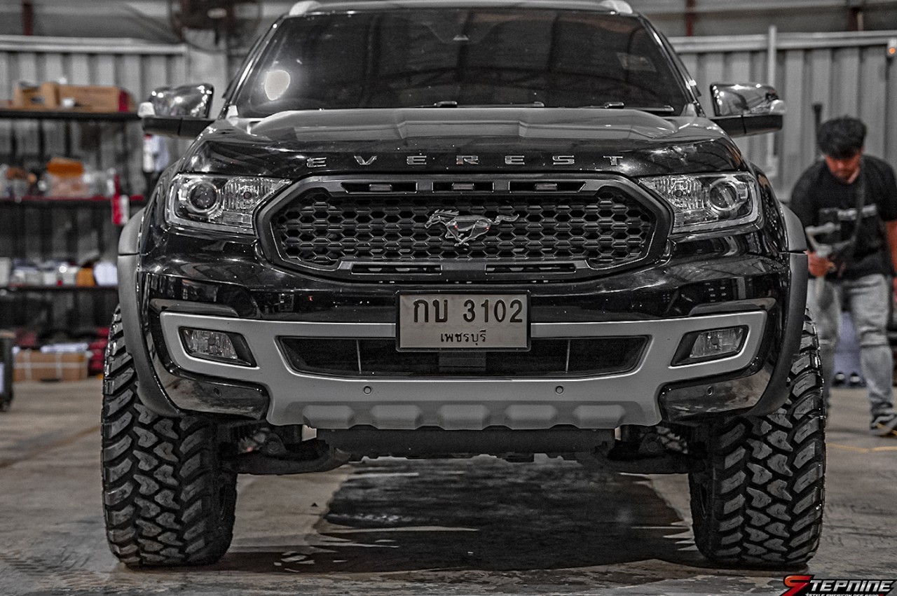 FORD EVEREST จองคิวมาจากเพชรบุรี แต่งทรงเมกาที่ STEP9