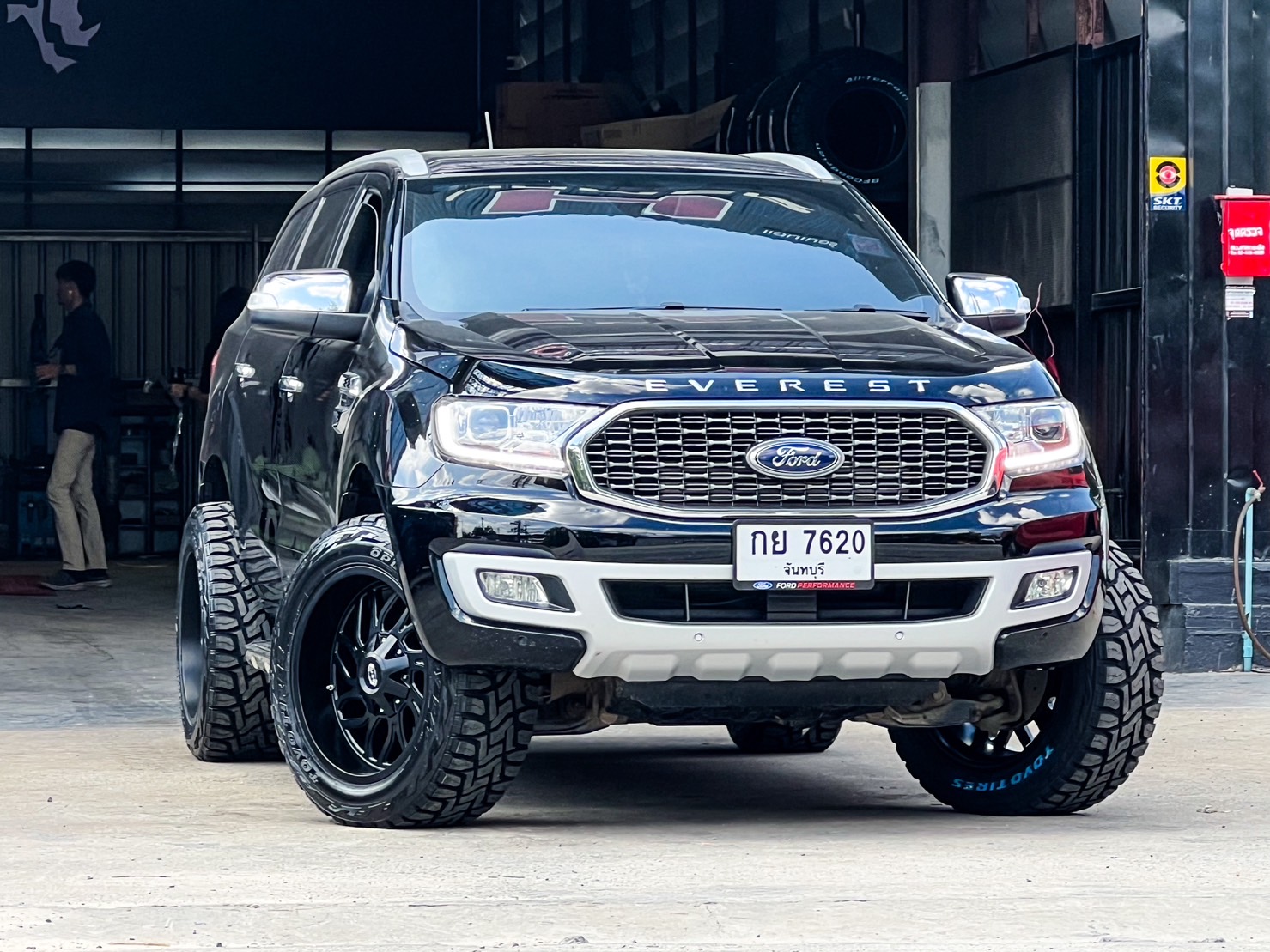 FORD EVEREST จองคิวมาจาก จันทบุรี คันนี้เดิมไม่ยก ทรงนี้เลย