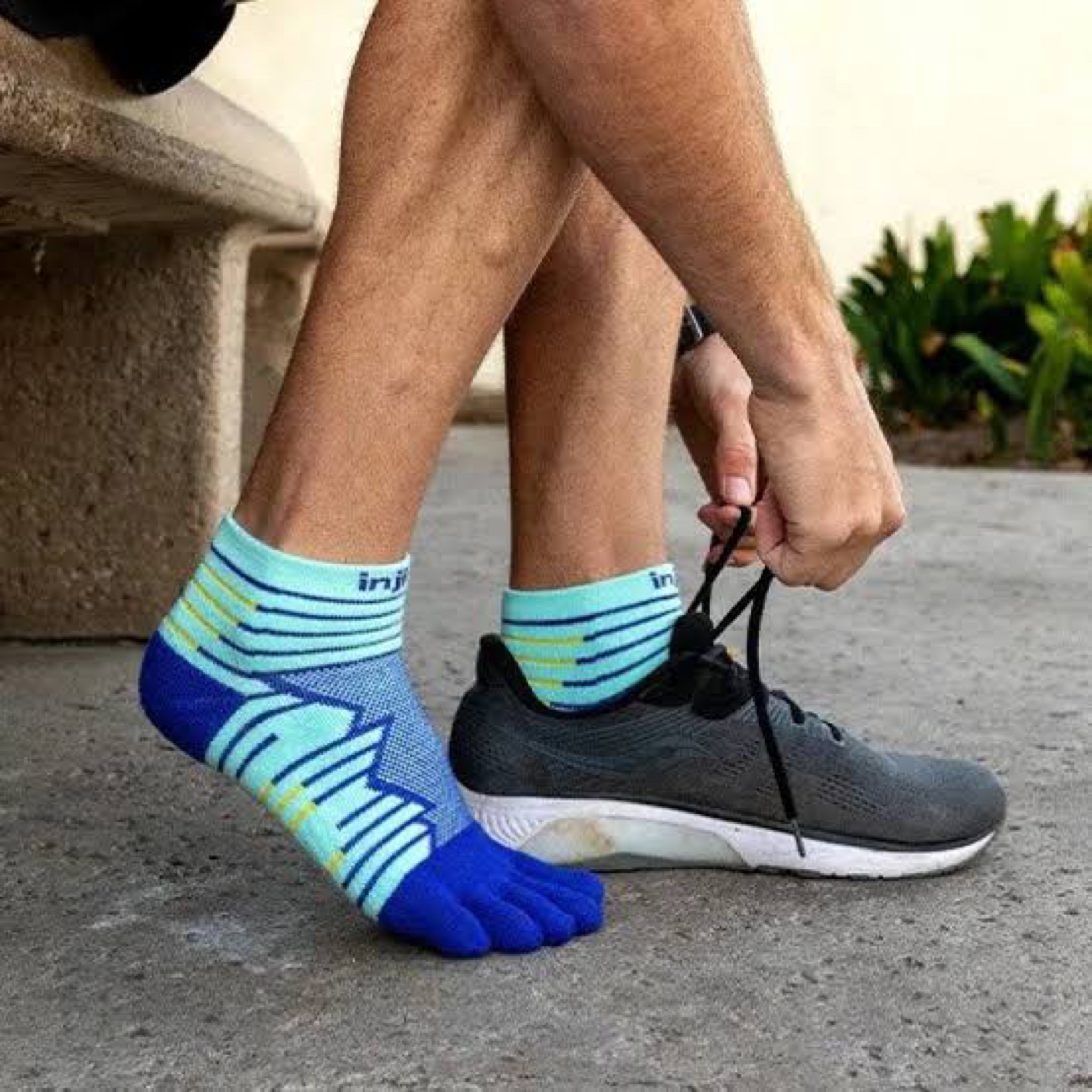 ถุงเท้าวิ่ง Injinji Ultra Run Mini Crew Socks (L)