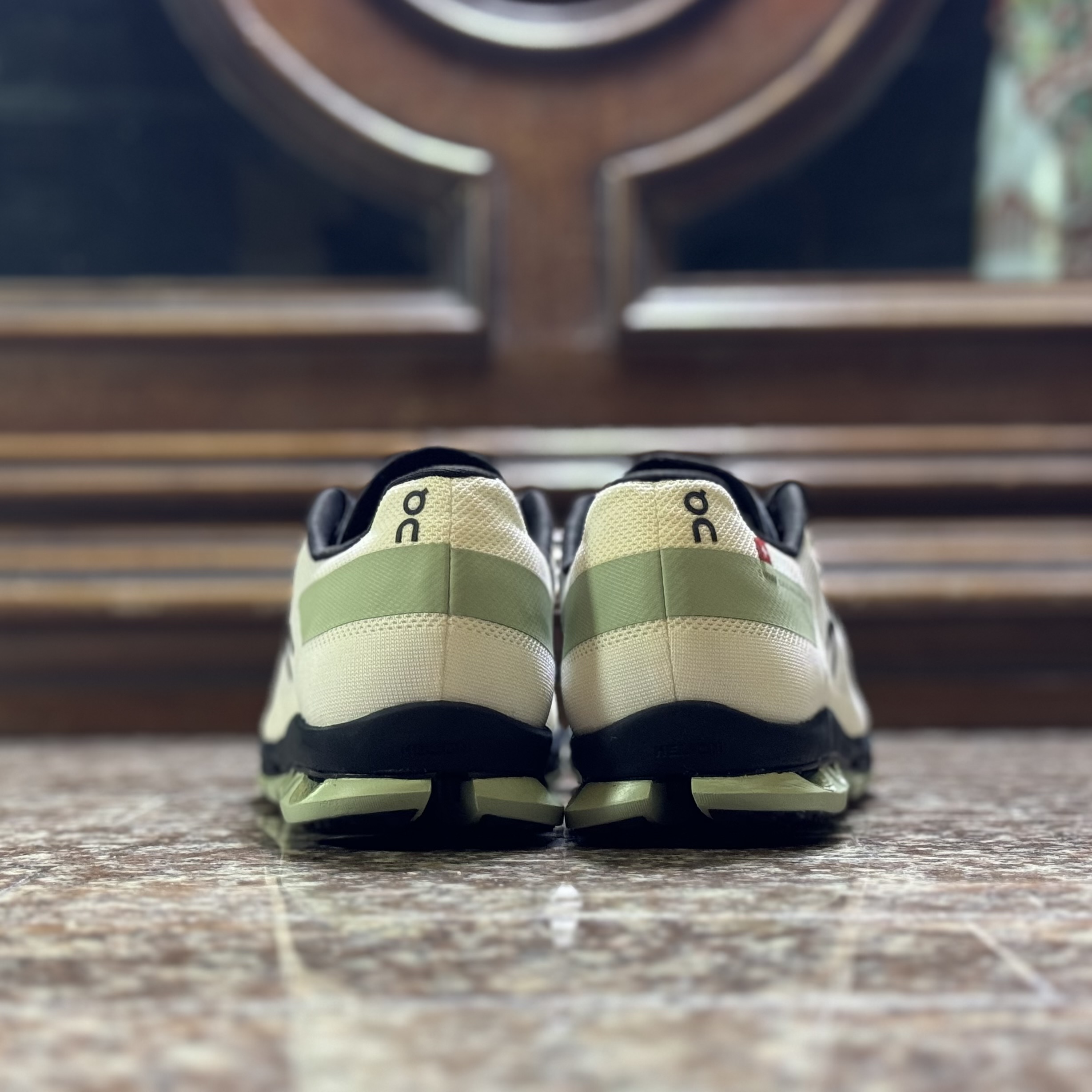 รองเท้าวิ่ง On CloudFlash #มือ2 (W7US) Women