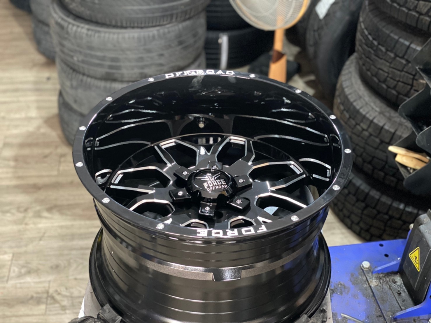 FORCE OFFROAD ขอบ20พร้อมยาง AMP ราคาพิเศษ