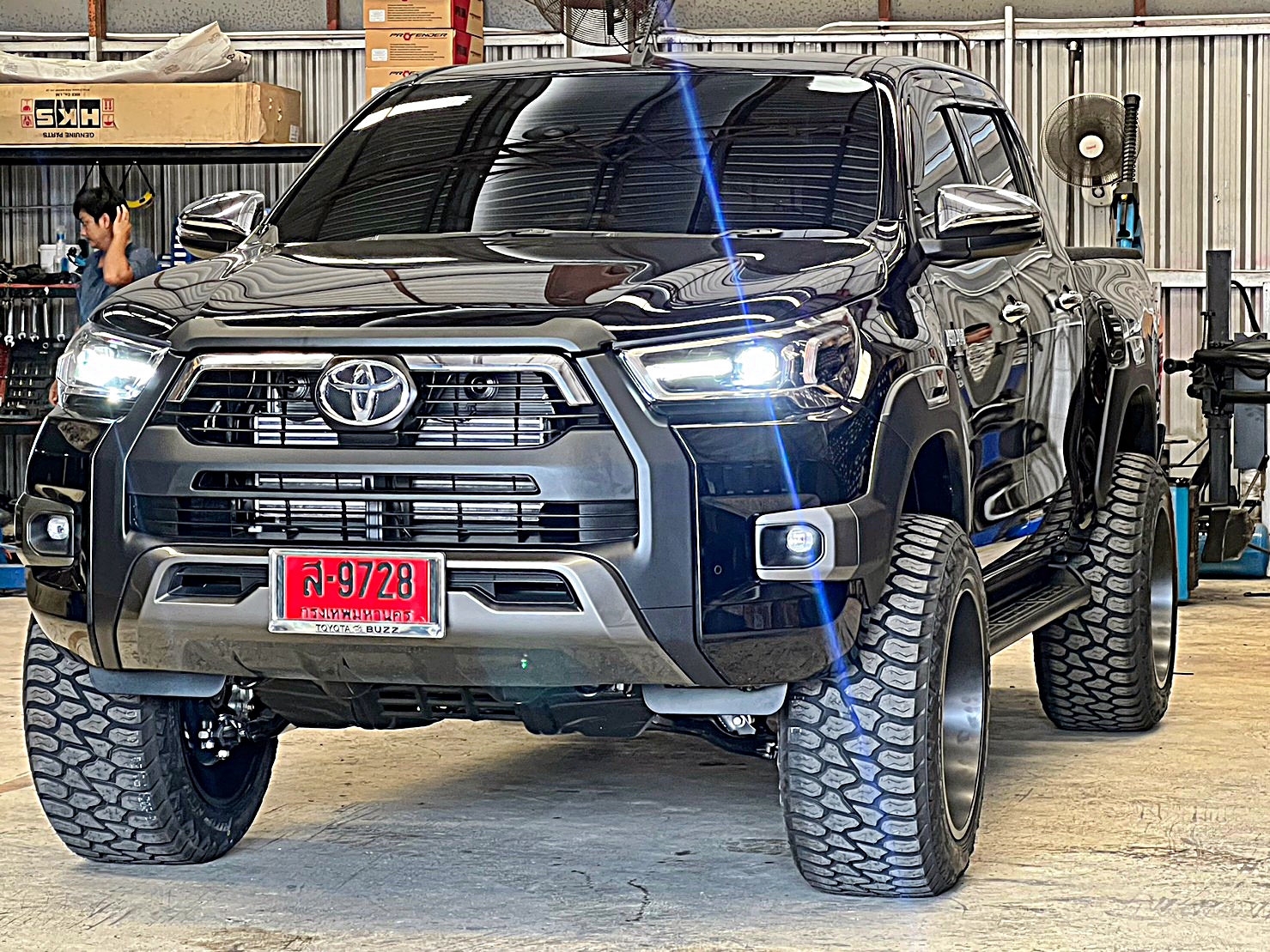 TOYOTA REVO แต่งทรงเมกาที่ STEP9