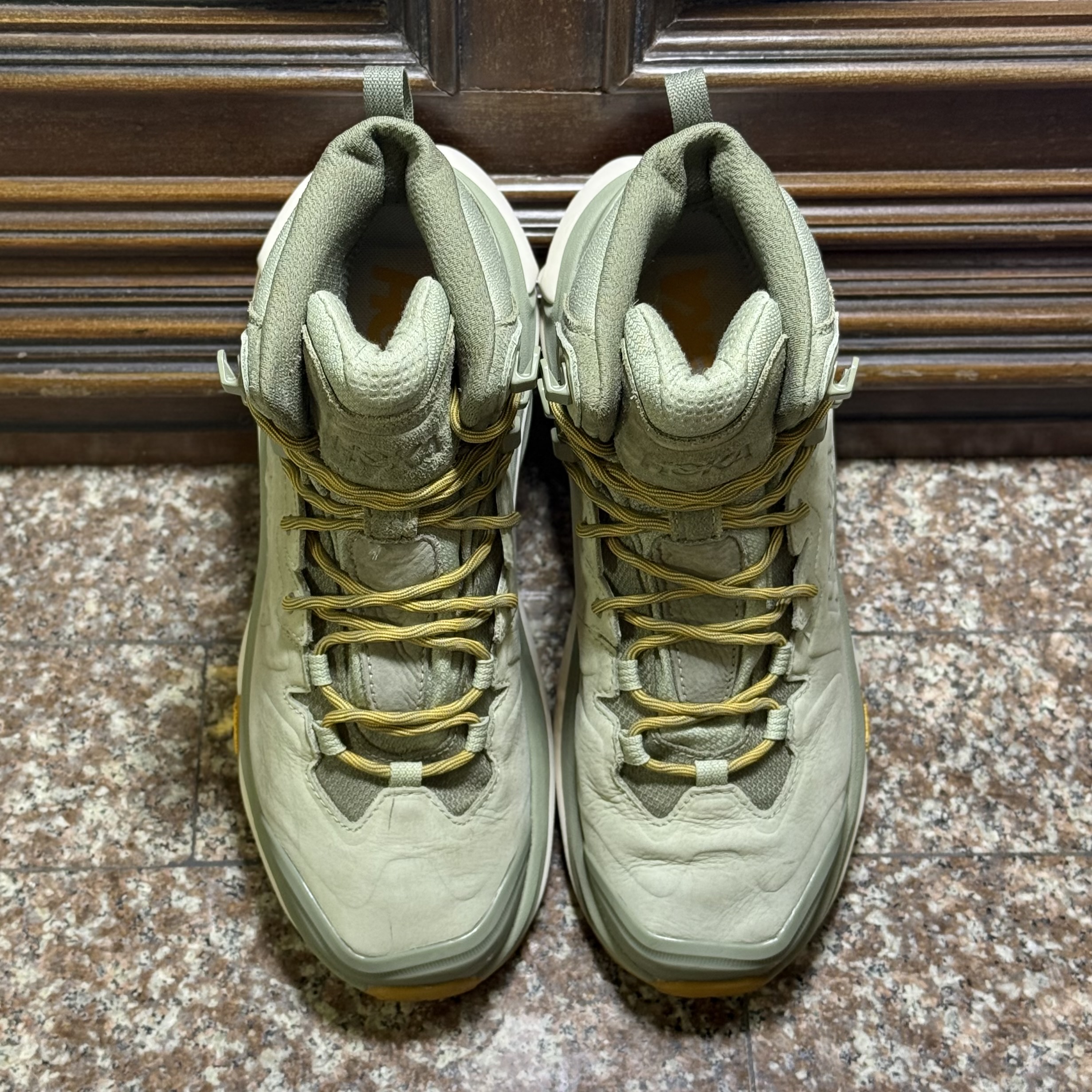 รองเท้าเดินป่า HOKA KAHA 3 GTX ‘Sea Moss’ #มือ2 (M9.5US)