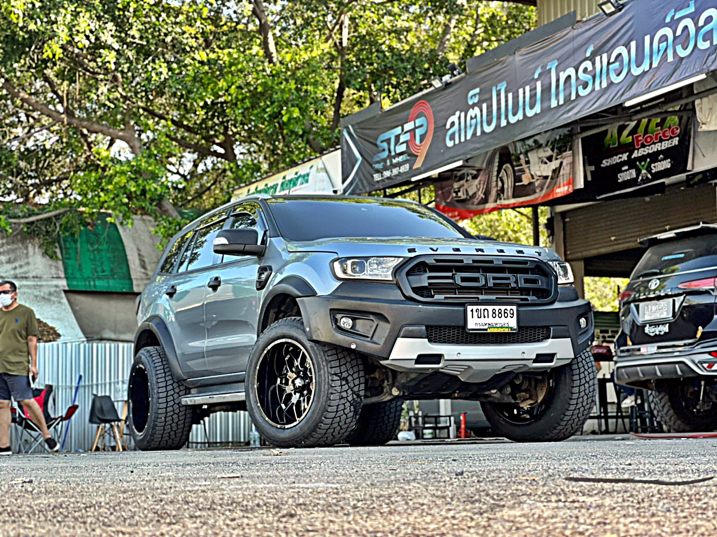 FORD EVEREST ทรงเมกา ล้อ FORCE ที่ STEP9