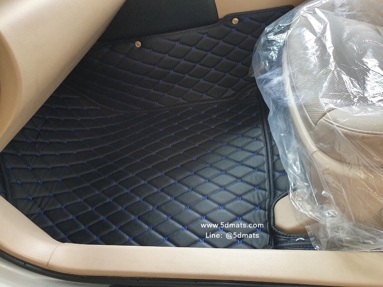 พรมปูพื้นรถยนต์TOYOTA CAMRY ปี2012-18 พรม6D QJ VIP สีดำด้ายน้ำเงิน หนาพิเศษ 3ชิ้น