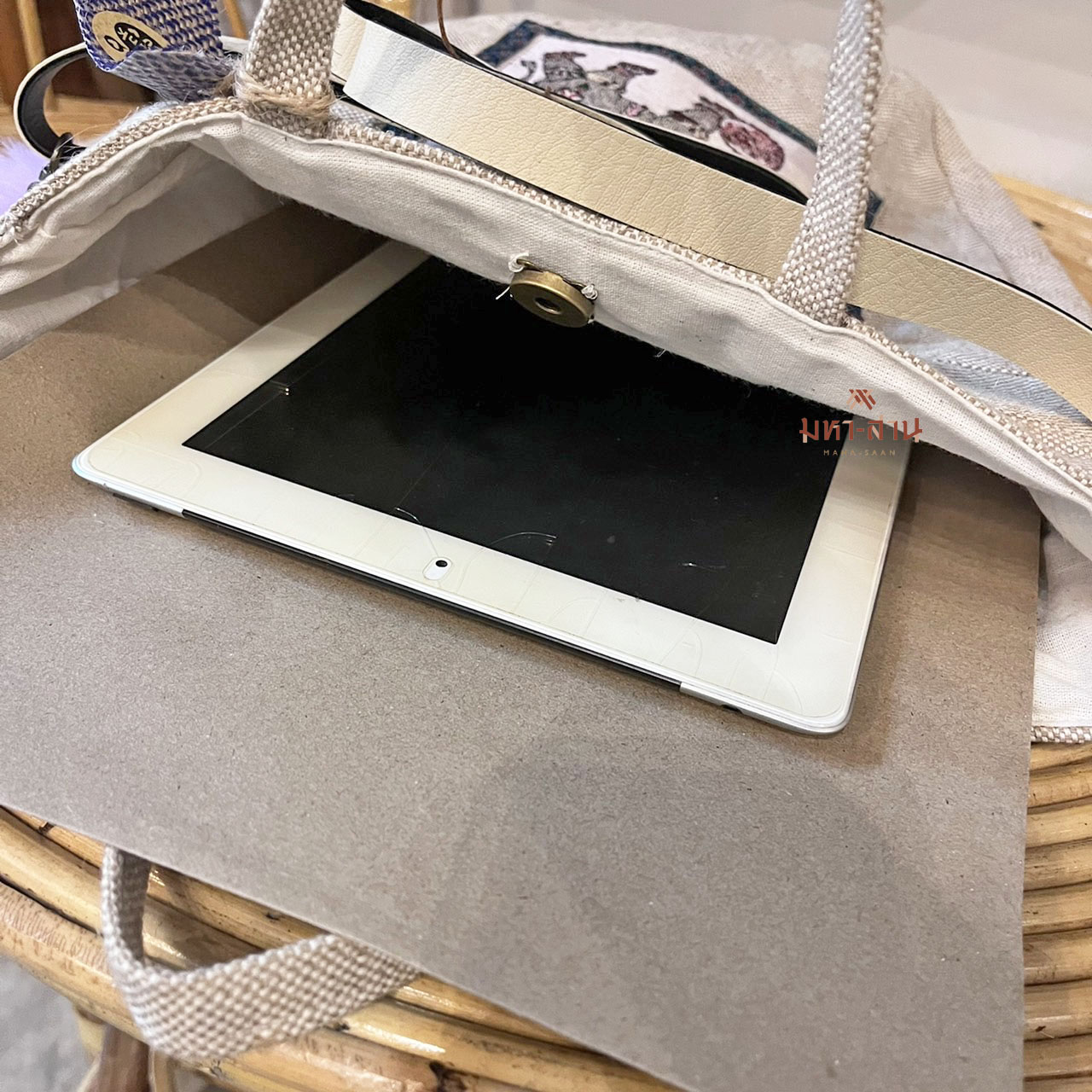 กระเป๋าช้างไทย สะพายข้าง สายหนัง แต่งปอม 👜