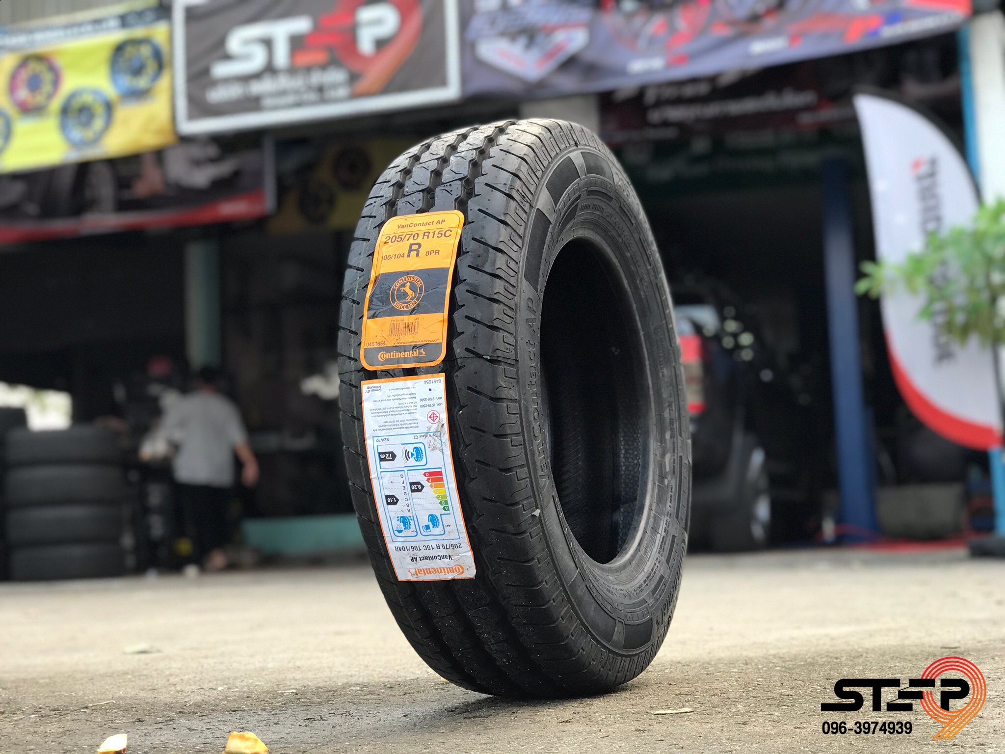 CONTINENTAL VANCONATACT AP 205/70-15 เส้น 1500 ปกติ 3000 ป่ี20