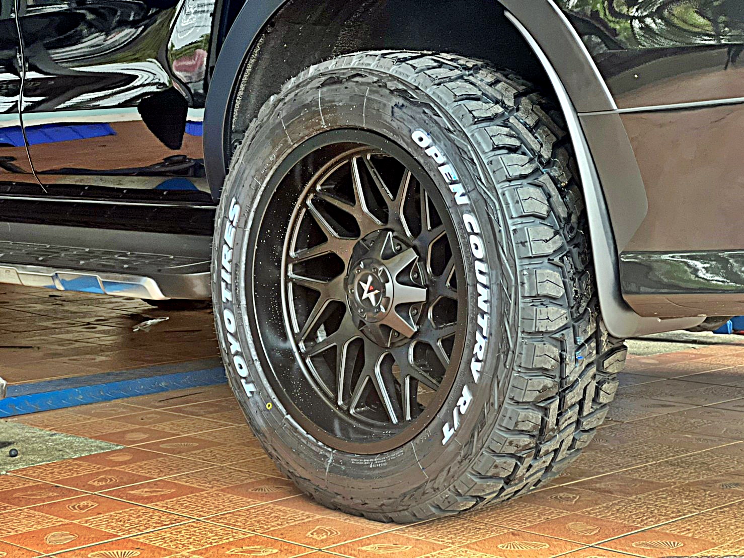 FORD EVEREST ขอบ20 แบบไม่ยก