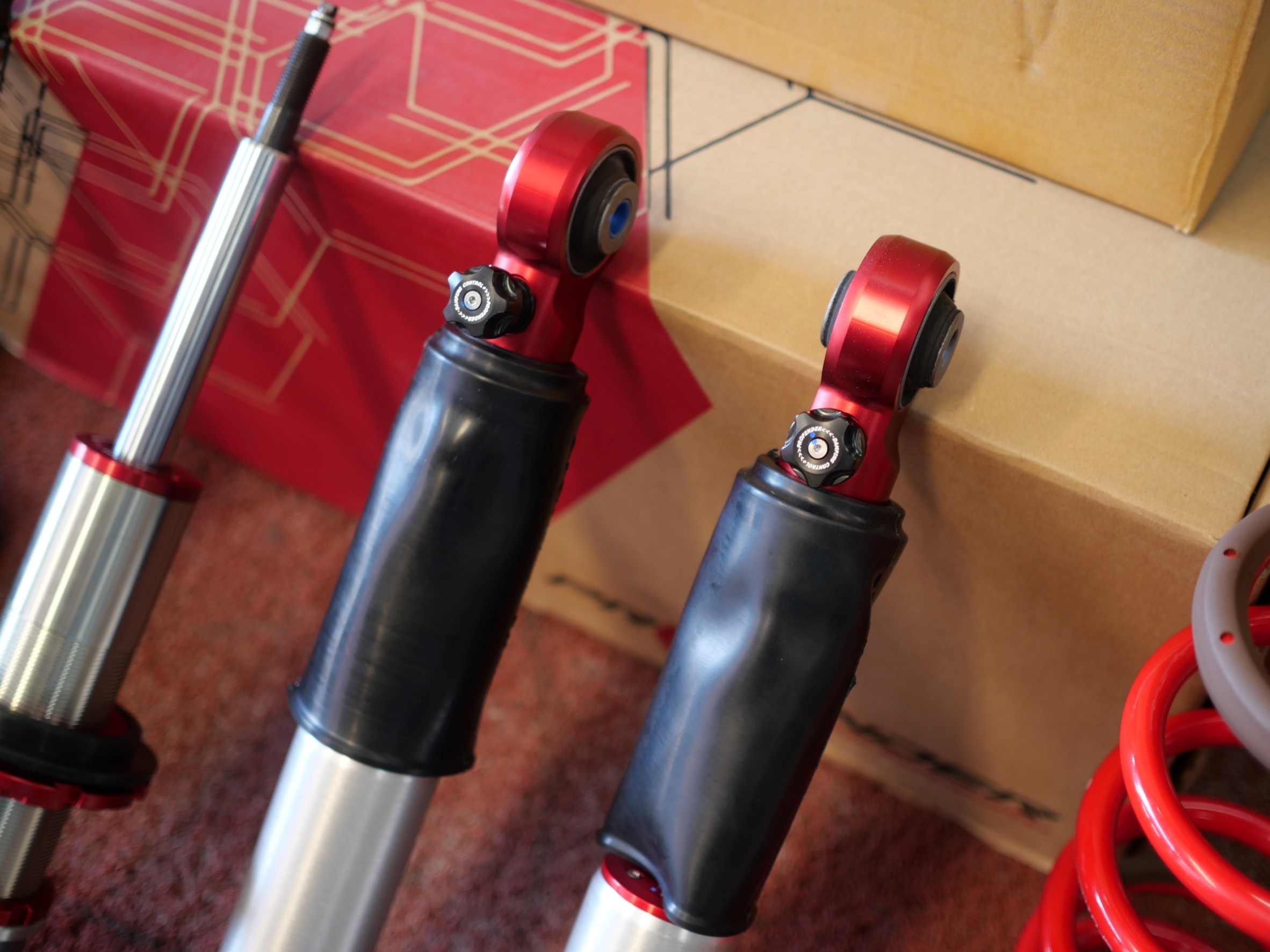 โช๊คอัพ Profender รุ่น FitZ สำหรับรถรุ่น Alphard , Vellfire (AH30)