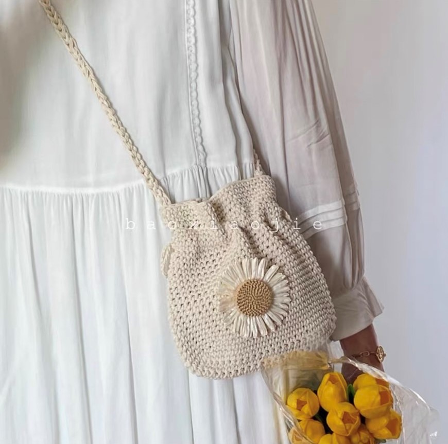 กระเป๋าสะพาย กระเป๋าถัก กระเป๋าสาน กระเป๋าแฟชั่น ดอกเดซี่ 🤎🤍