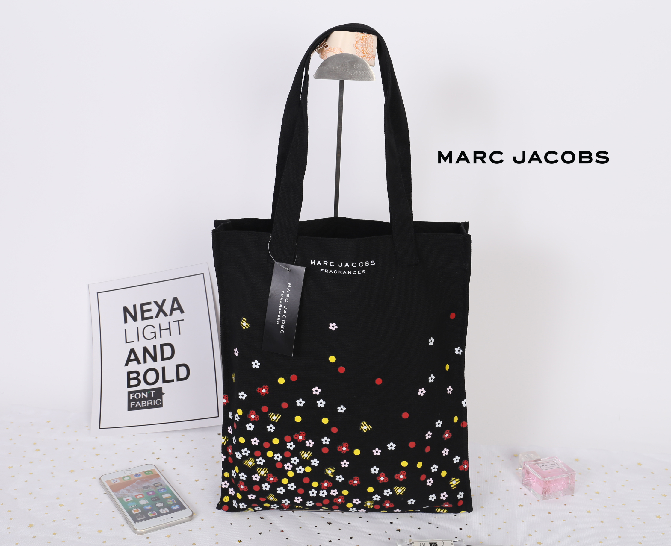 กระเป๋าผ้า canvas ลายดอกไม้ MARC JACOBS