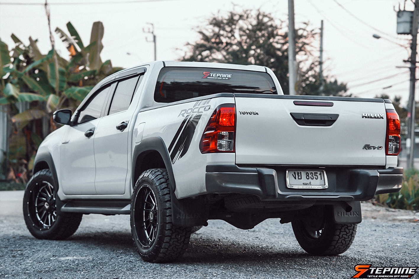 TOYOTA REVO ROCCO แต่งทรงเมกาที่ STEP9