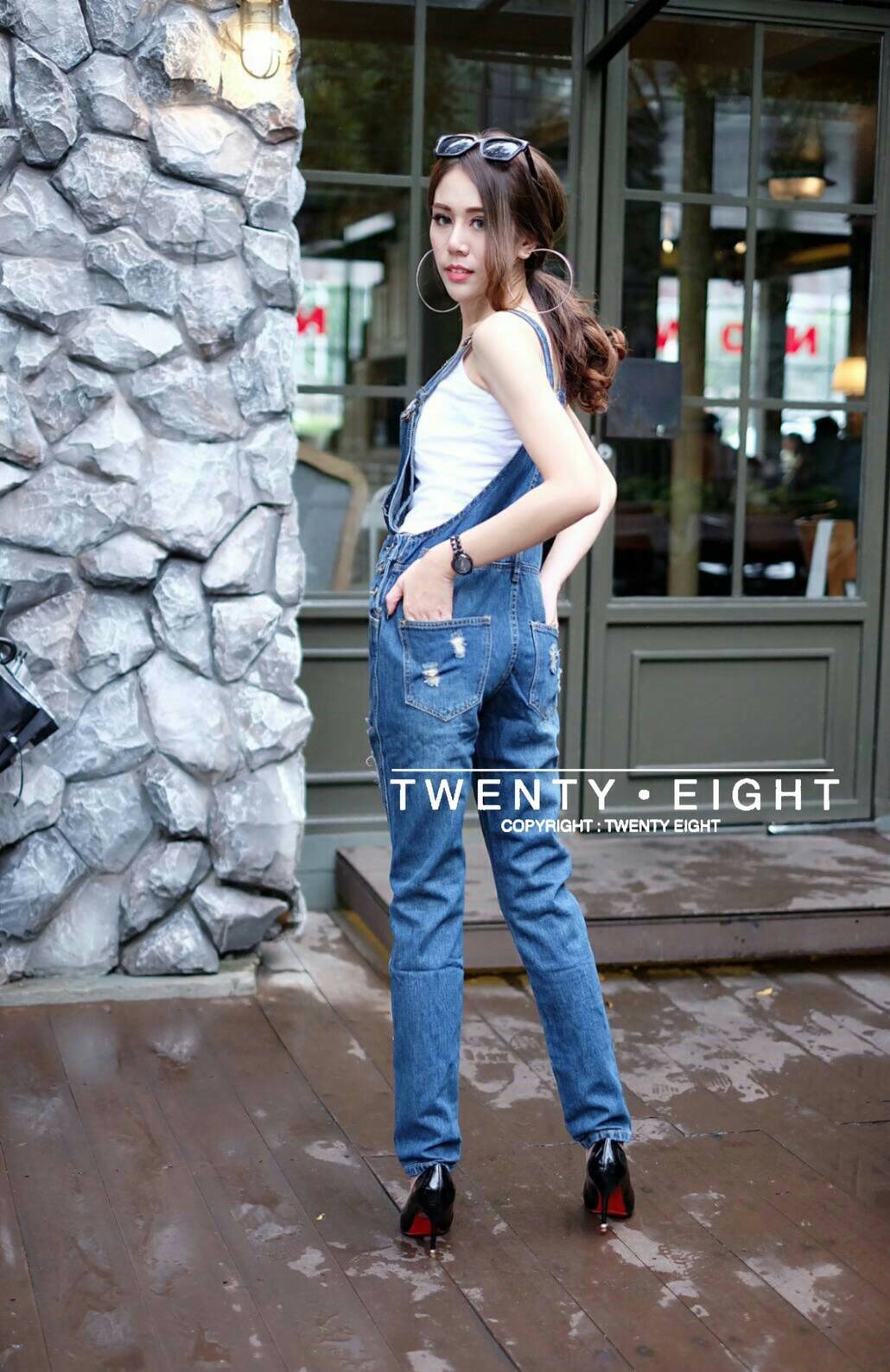 เอี๊ยมยีนส์ขายาว แต่งขาดเท่ห์ๆ