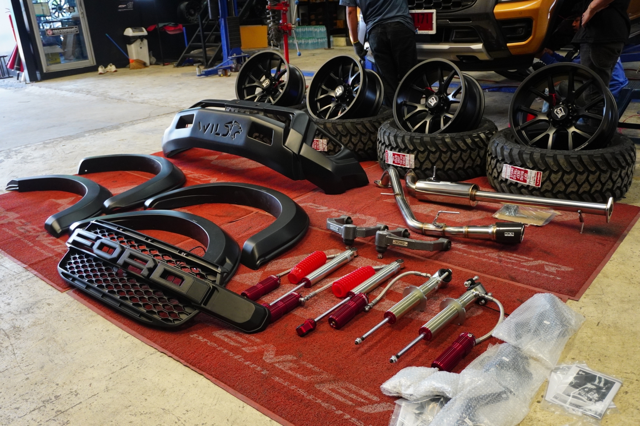 FORD RANGER NEXTGEN จองคิวมาจาก ชุมพร แต่งทรงเมกาที่ STEP9