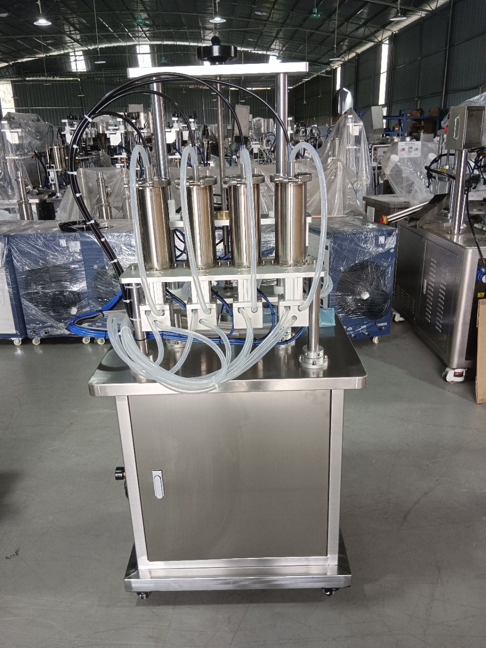 22359 เครื่องบรรจุน้ำหอมกึ่งอัตโนมัติ 4 หัวจ่าย