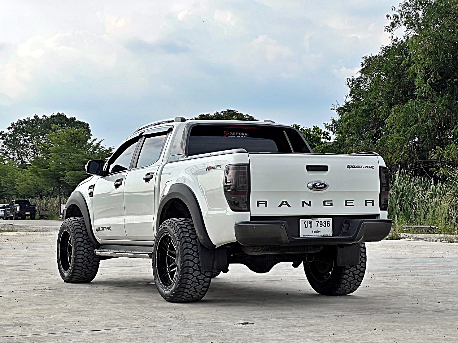 FORD_RANGER_จองคิวมาจากระยอง แต่งทรงเมกาที่ STEP9