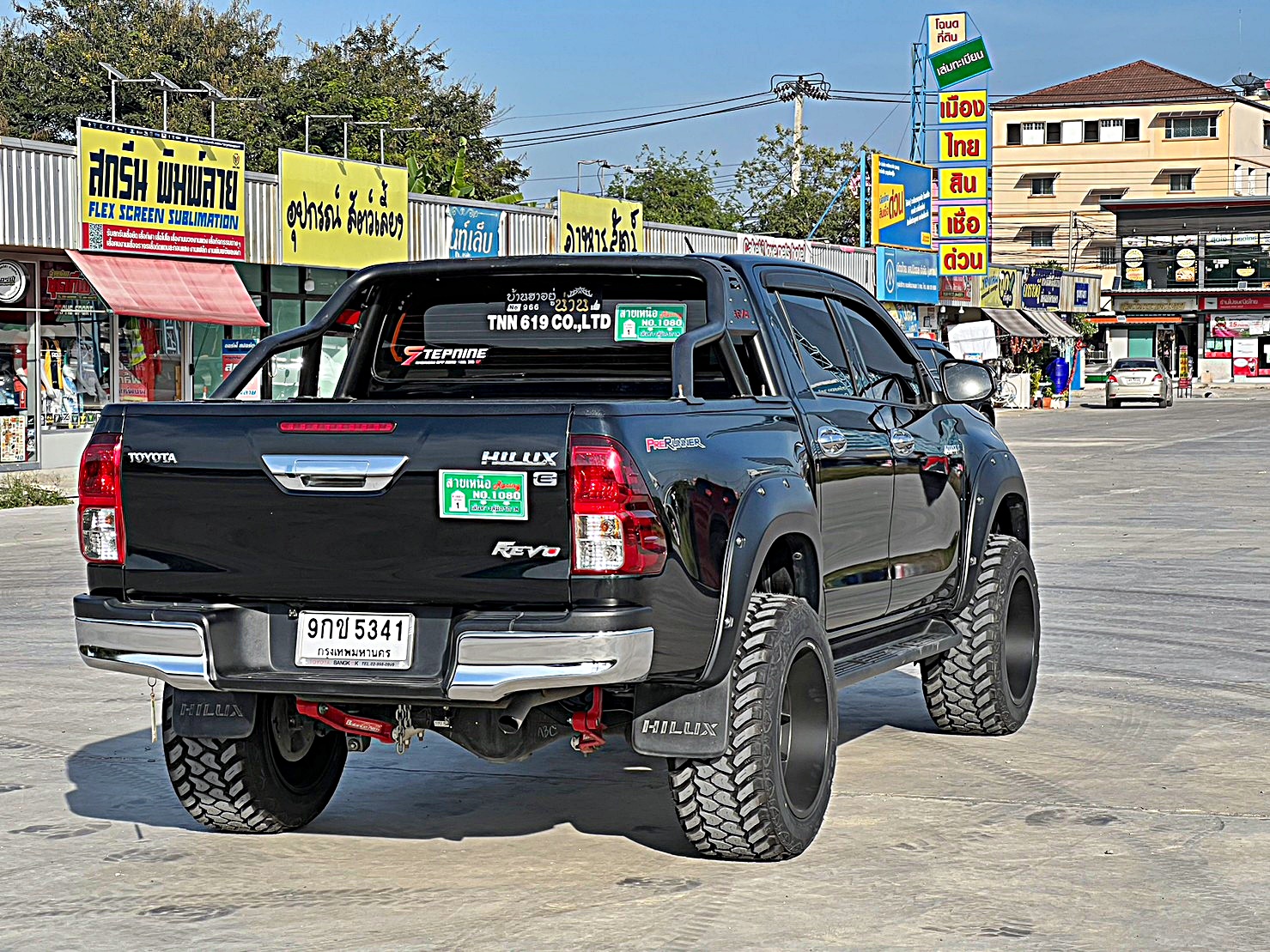 TOYOTA REVO แต่งทรงเมกาที่ STEP9