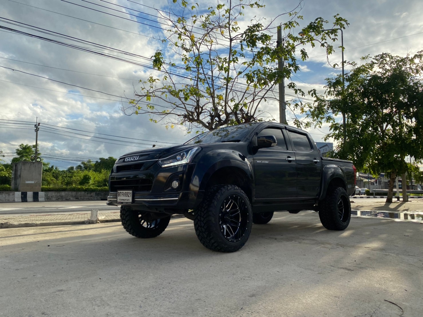 D-MAX จัดทรงเมกา ที่ STEP9 หล่อทุกลำ