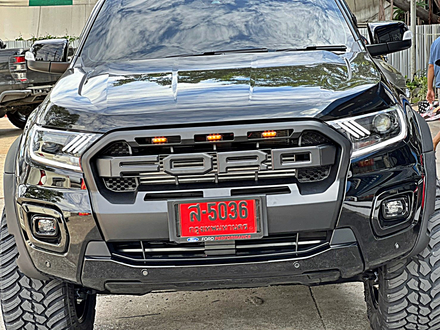 FORD WILDTRAK ชุดแต่งรอบคัน ทรงเมกาที่ STEP9