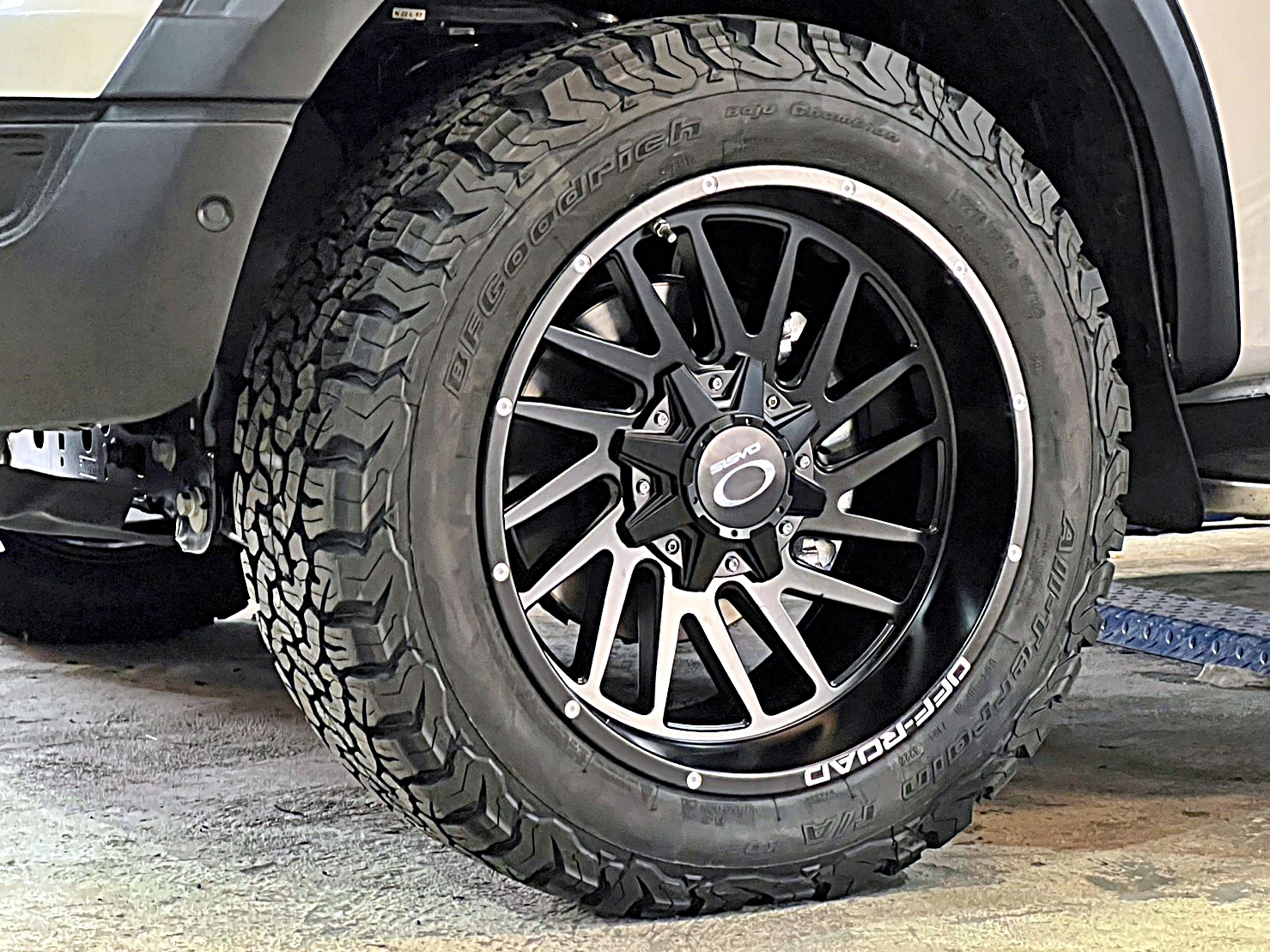 FORD EVEREST NEXTGEN แต่งวทรงเมกาที่ STEP9