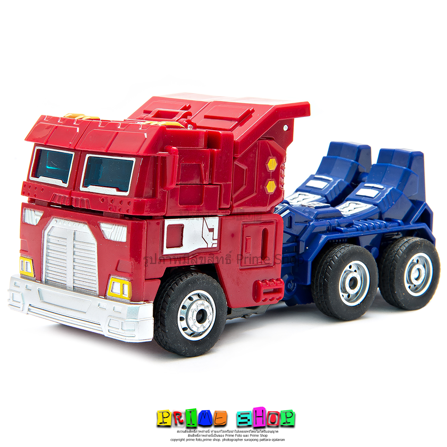 รถบรรทุกหัวลากแปลงร่างเป็นหุ่นยนต์