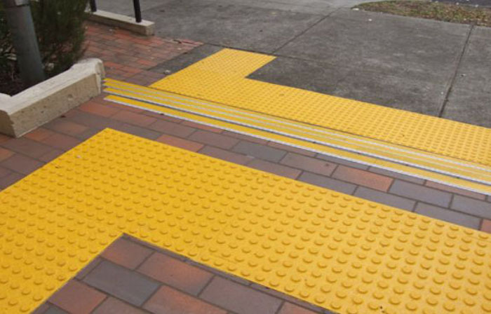 กระเบื้องยาง นำทางคนตาบอด ลายจุด สีส้ม 1000แผ่น/ราคาต่อแผ่น100บาท(กรุณาดูราคาต่อจำนวนการสั่งน๊ะค่ะ)(กรุณารอร้านยืนยันการสั่งทางเมล์)